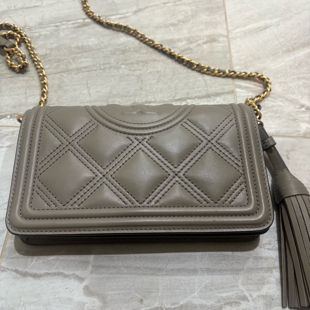 Tory Burch Taupe Quilted Leather Crossbody EUC - Picture 5 of 13